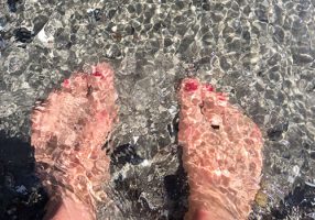 Teaser-fuesse-im-meer